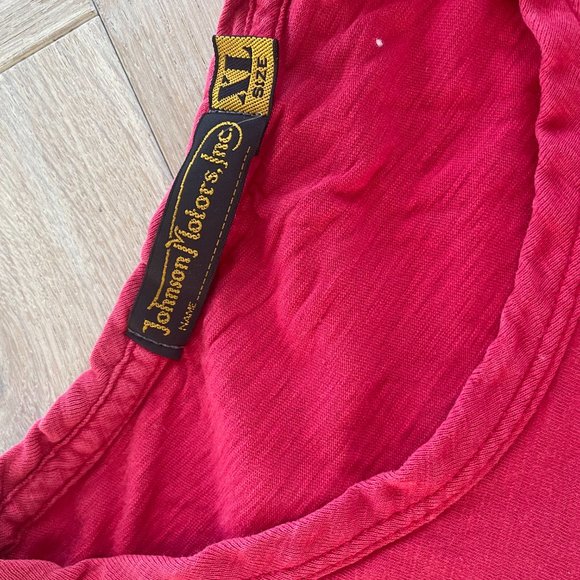 Johnson Motors red slub moto tee. - Picture 4 of 4